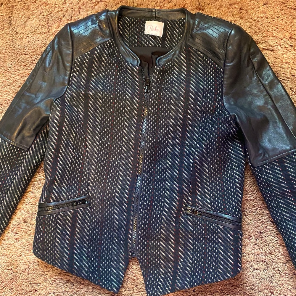 It’s A Taylor Jacket a beautiful print jacket with 2zipper pockets&soft leather